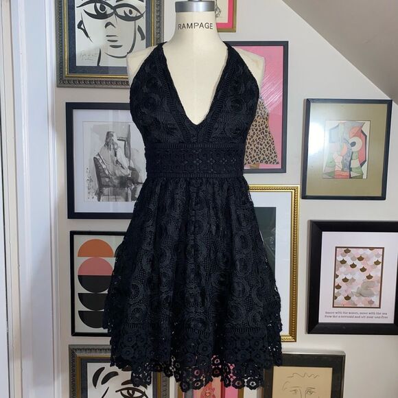 Lovers + Friends Women’s Size Medium Lace Cross Cross Dress Black Fit Flare - Picture 2 of 7